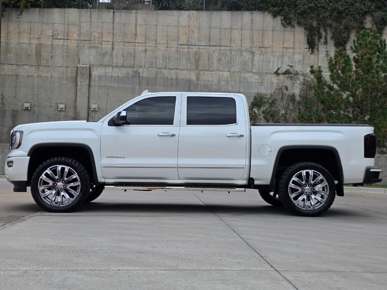 GMC Sierra 1500 4WD Crew Cab 143.5" Denali 2017