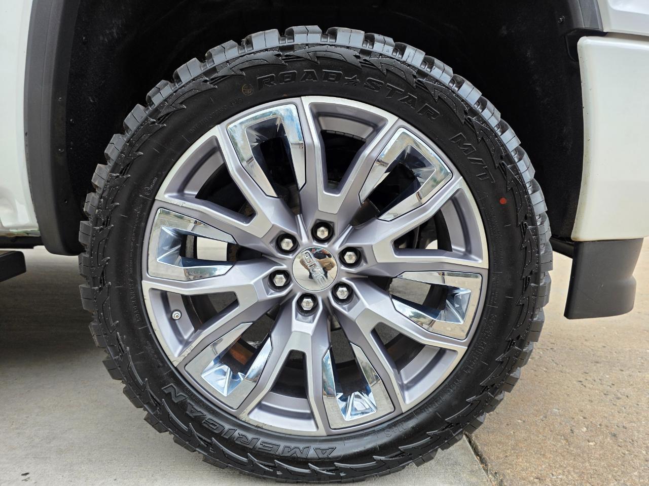 GMC Sierra 1500 4WD Crew Cab 143.5" Denali 2017