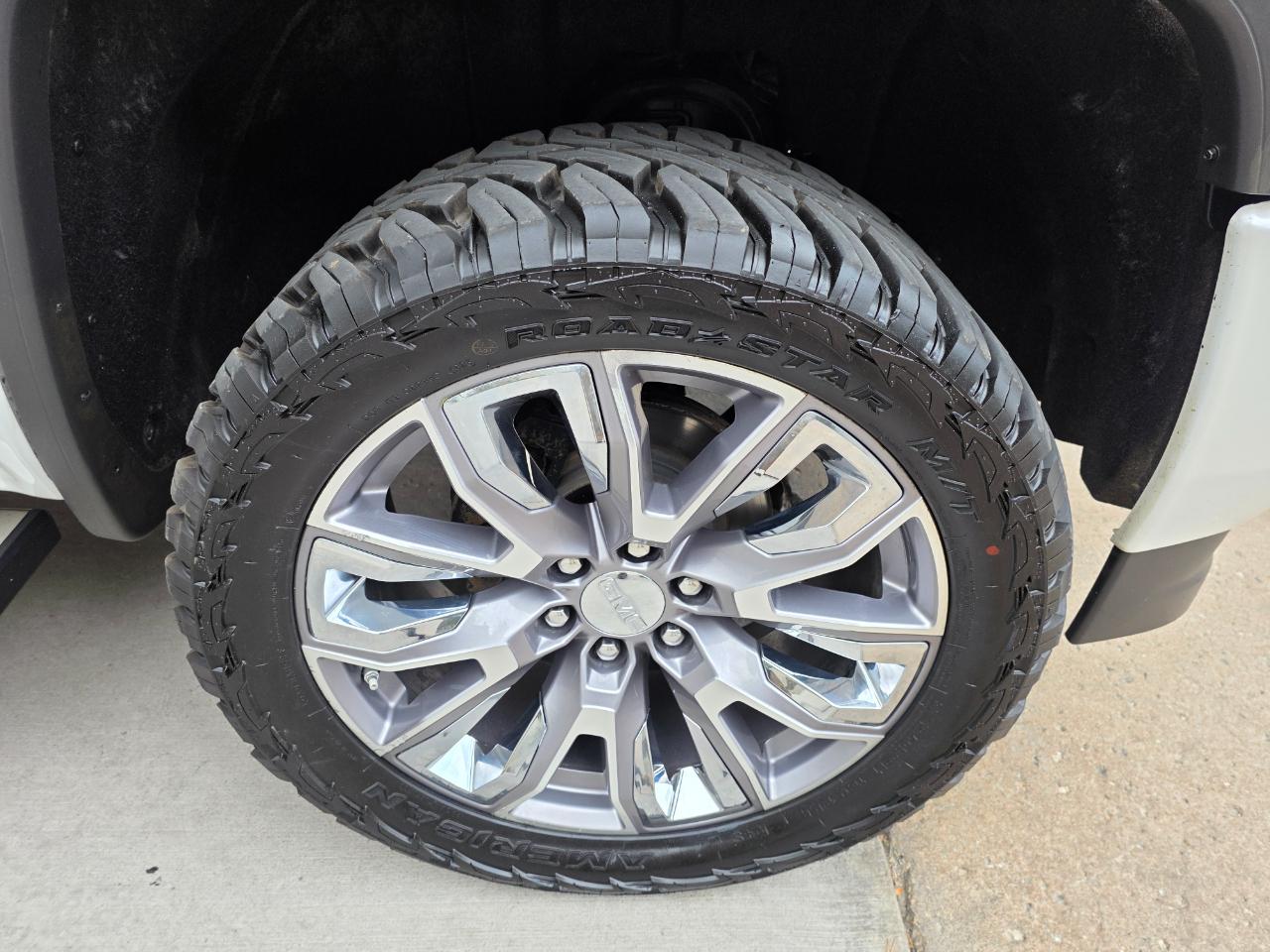 GMC Sierra 1500 4WD Crew Cab 143.5" Denali 2017