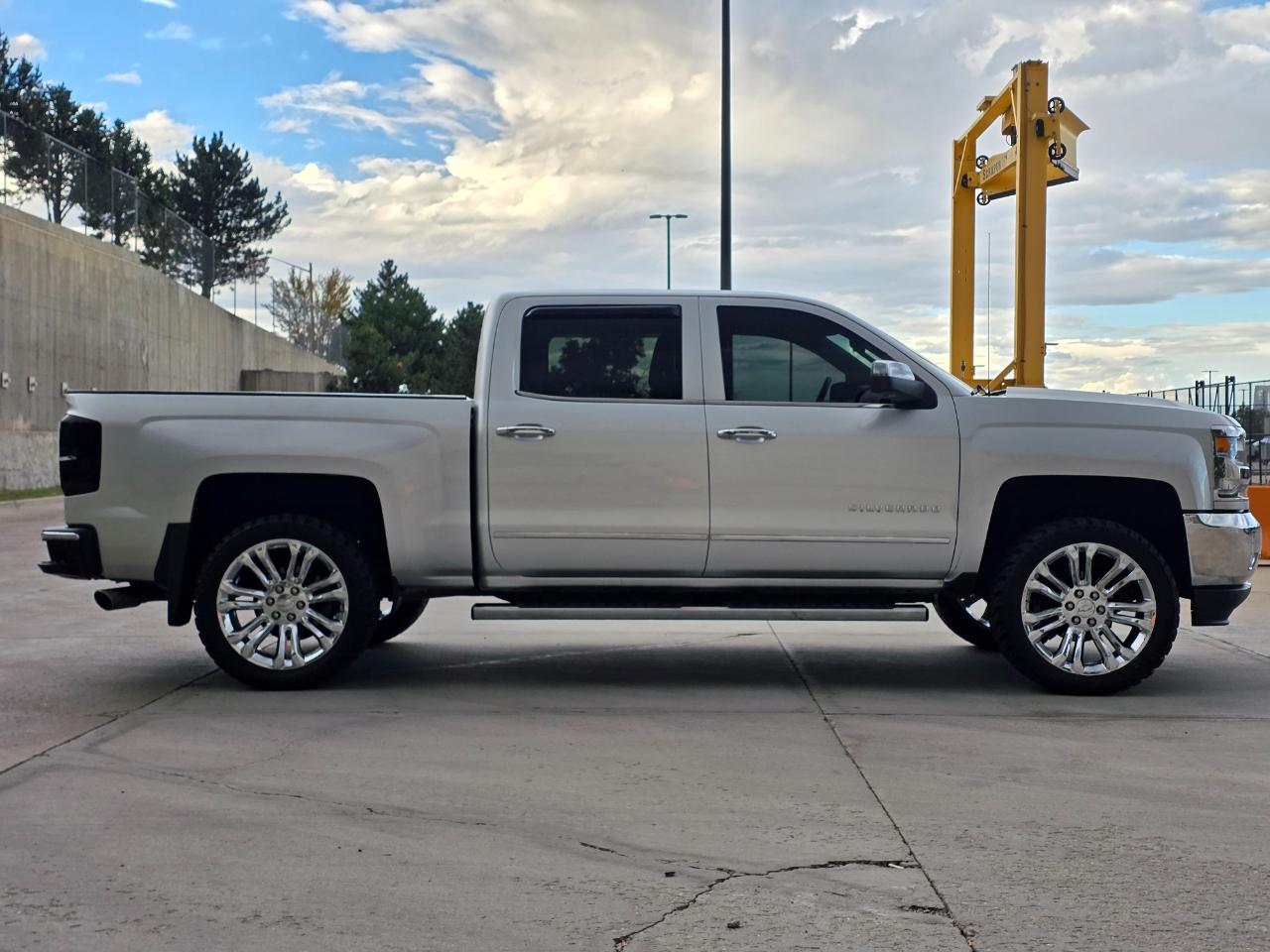 Chevrolet Silverado 1500 4WD Crew Cab 143.5" LTZ w/1LZ 2018