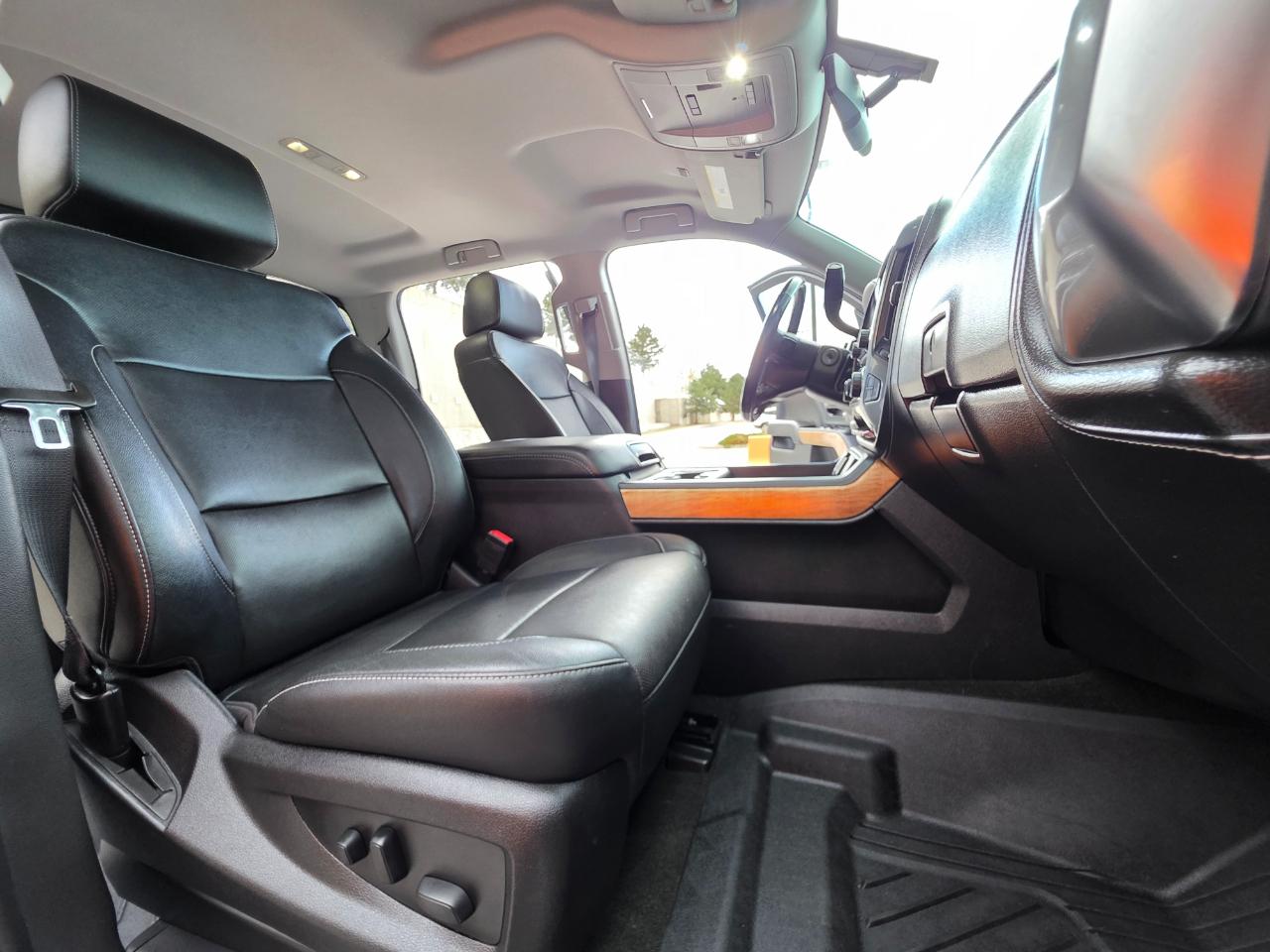 Chevrolet Silverado 1500 4WD Crew Cab 143.5" LTZ w/1LZ 2018