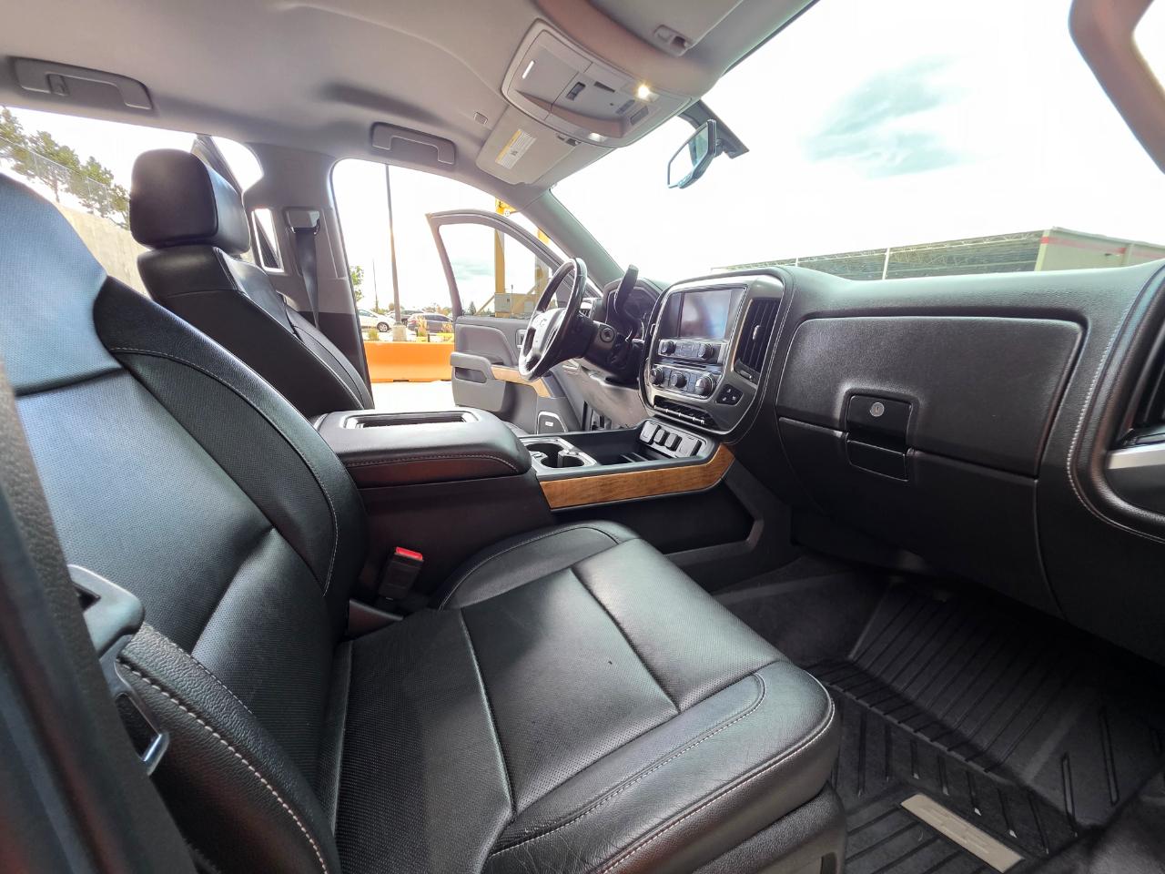 Chevrolet Silverado 1500 4WD Crew Cab 143.5" LTZ w/1LZ 2018