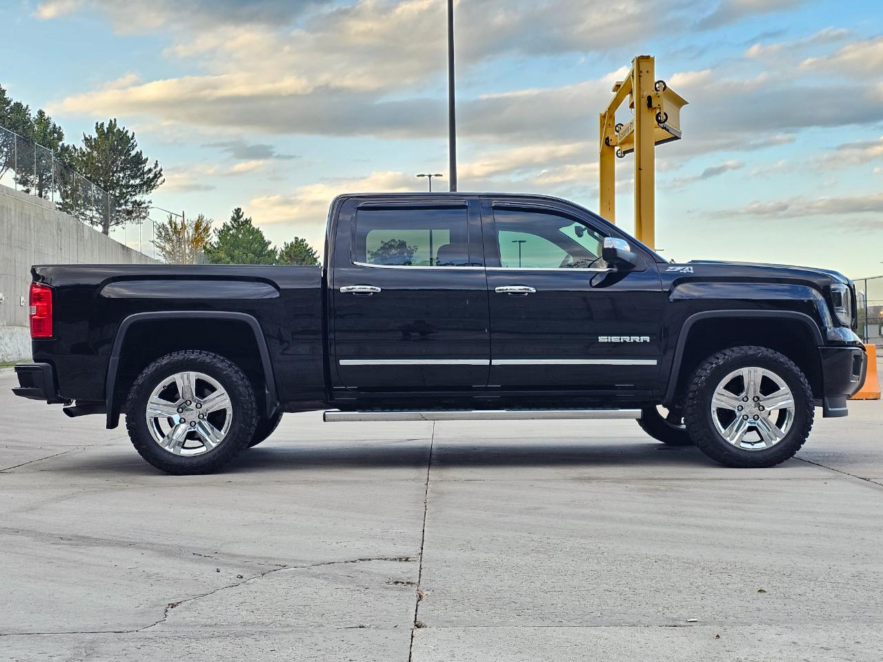 GMC Sierra 1500 4WD Crew Cab 143.5" SLT 2014