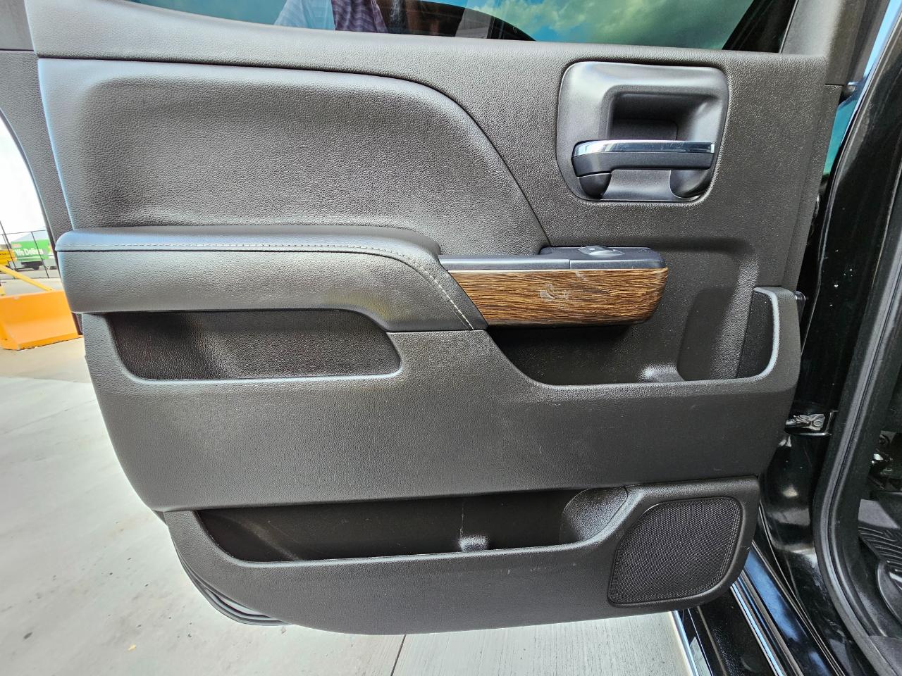GMC Sierra photo 16