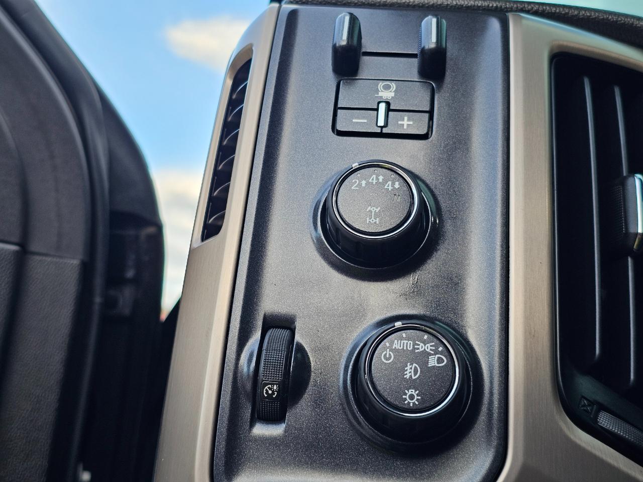 GMC Sierra photo 25