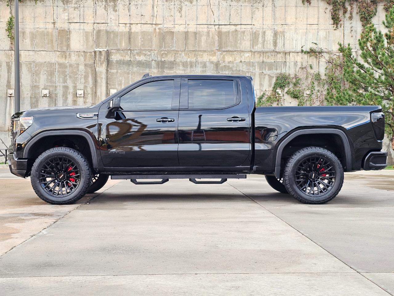 GMC Sierra 1500 4WD Crew Cab 147" AT4 2024