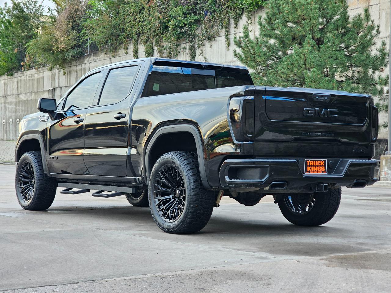 GMC Sierra 1500 4WD Crew Cab 147" AT4 2024