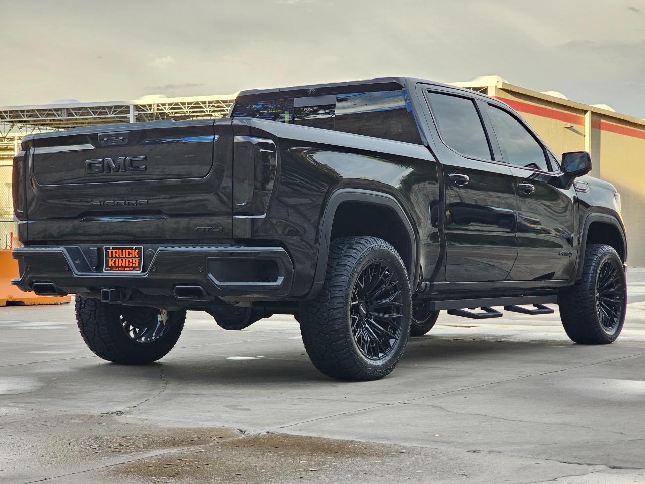 GMC Sierra 1500 4WD Crew Cab 147" AT4 2024