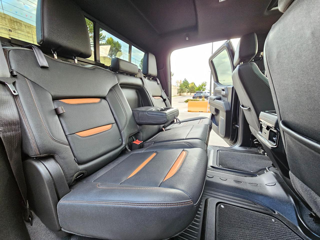 GMC Sierra 1500 4WD Crew Cab 147" AT4 2024