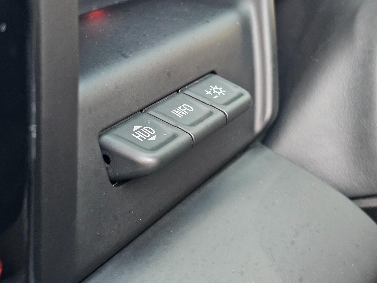 GMC Sierra 1500 4WD Crew Cab 147" AT4 2024