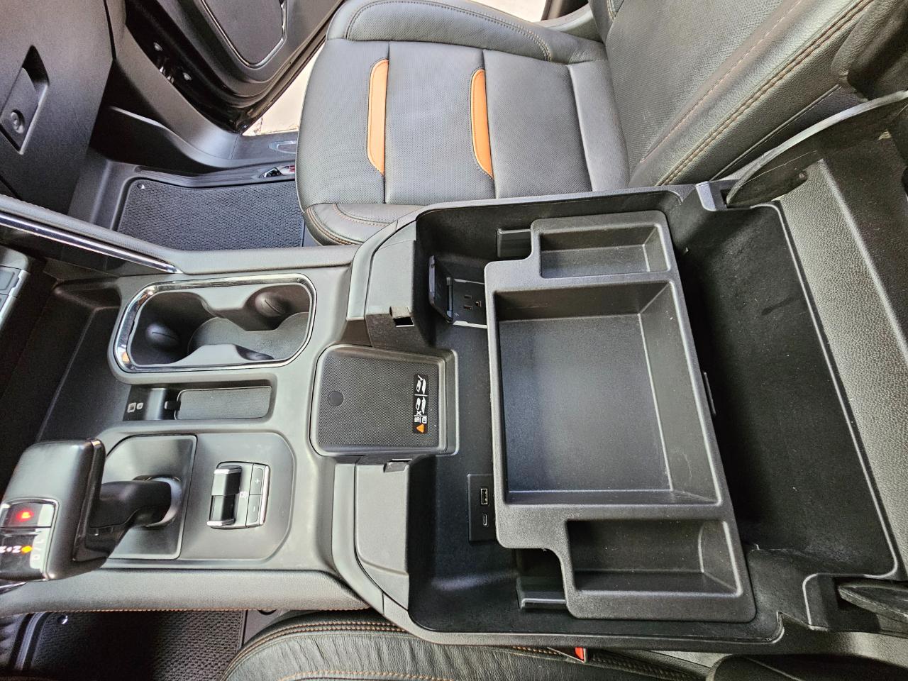 GMC Sierra 1500 4WD Crew Cab 147" AT4 2024