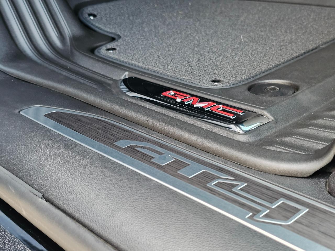 GMC Sierra 1500 4WD Crew Cab 147" AT4 2024