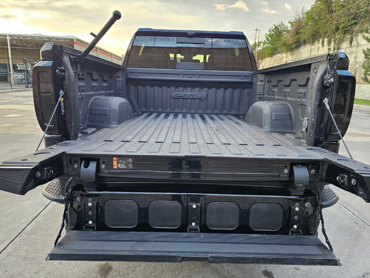 GMC Sierra 1500 4WD Crew Cab 147" AT4 2024