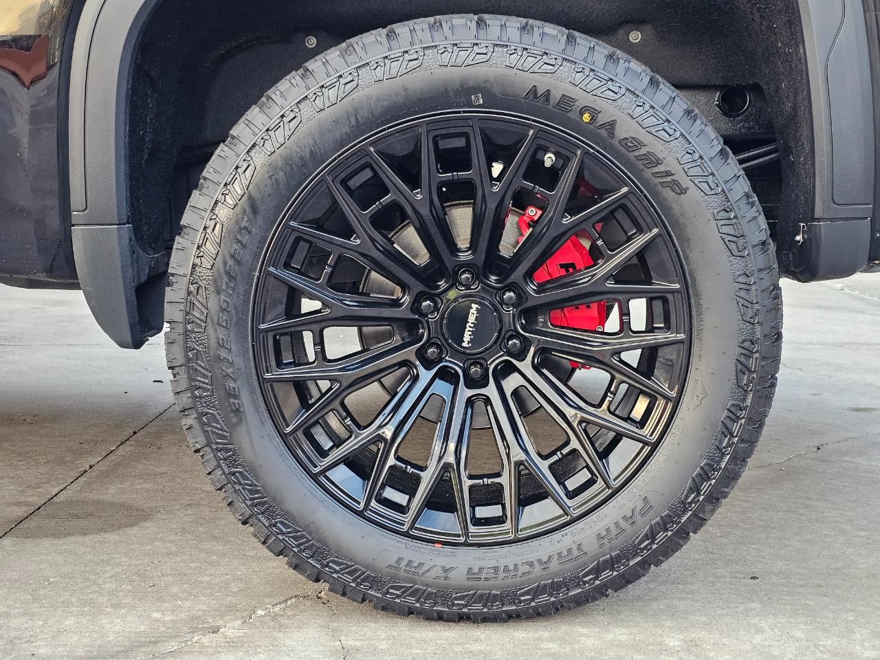 GMC Sierra 1500 4WD Crew Cab 147" AT4 2024