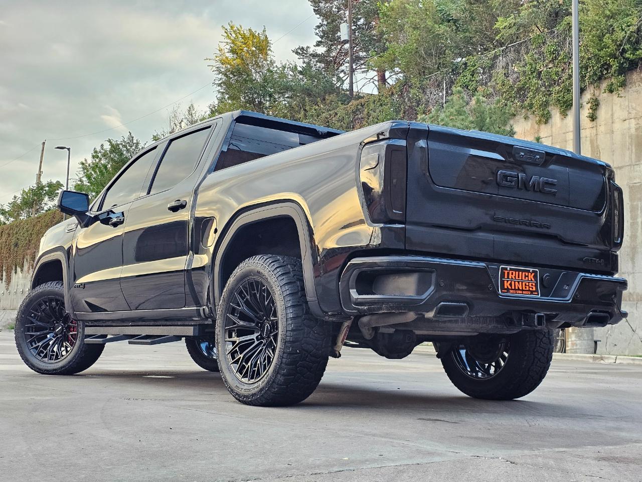 GMC Sierra 1500 4WD Crew Cab 147" AT4 2024