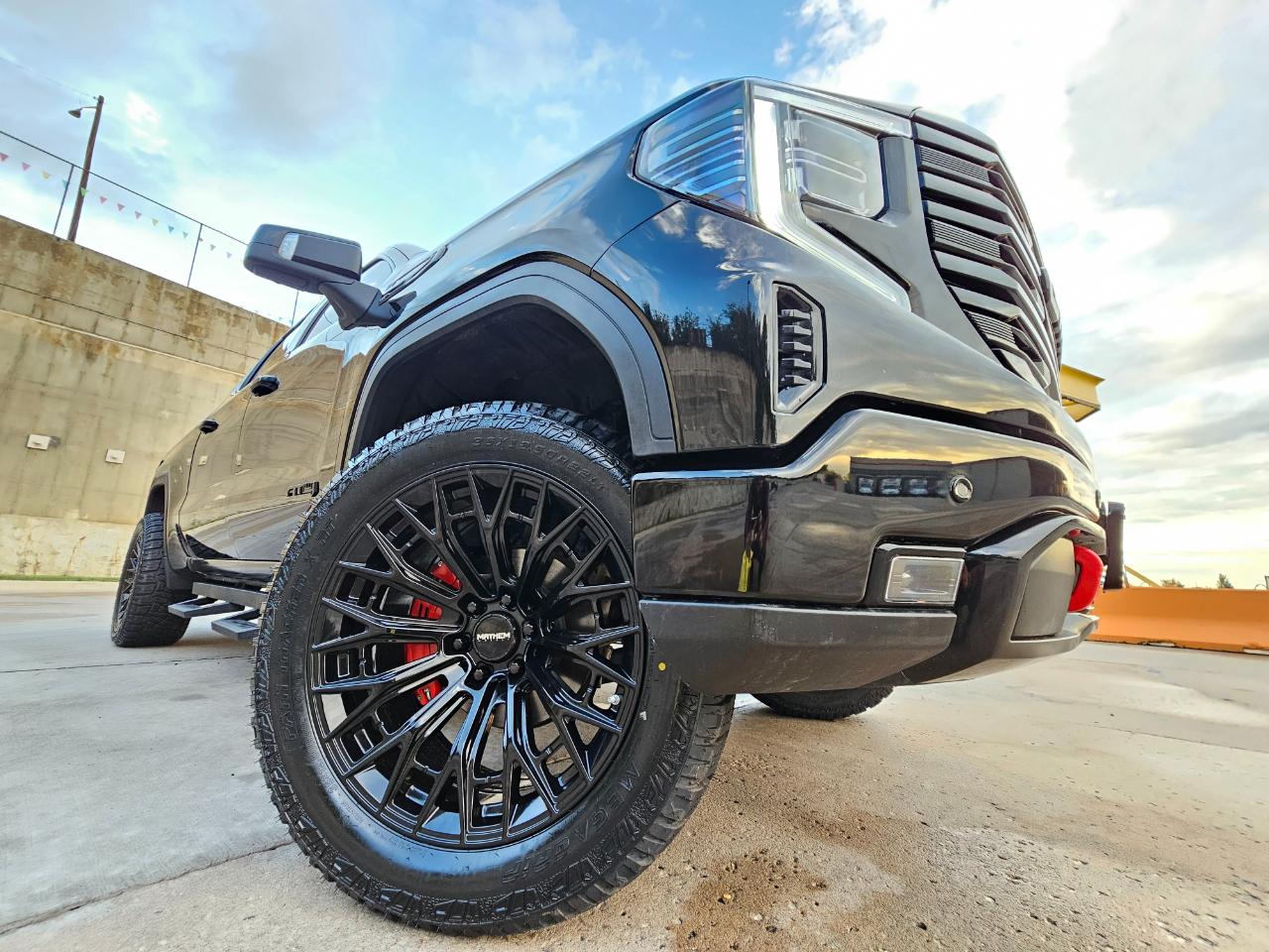 GMC Sierra 1500 4WD Crew Cab 147" AT4 2024