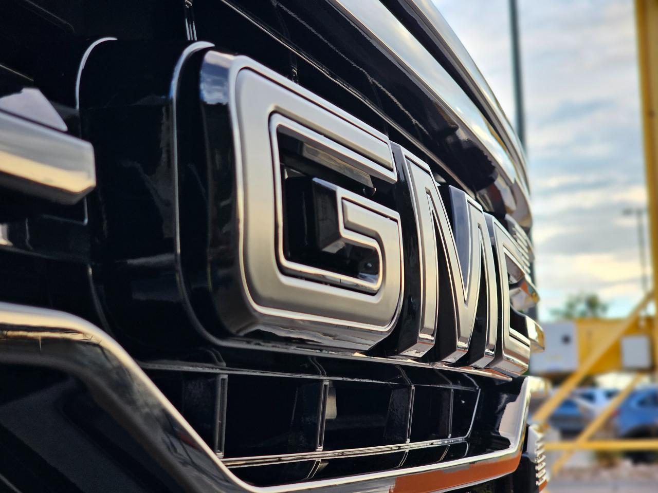 GMC Sierra 1500 4WD Crew Cab 147" AT4 2024