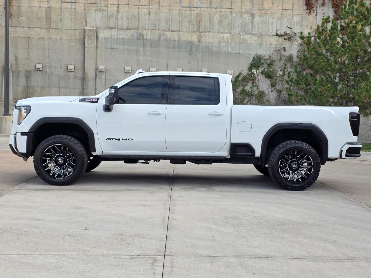 GMC Sierra 2500HD 4WD Crew Cab 159" AT4 2024