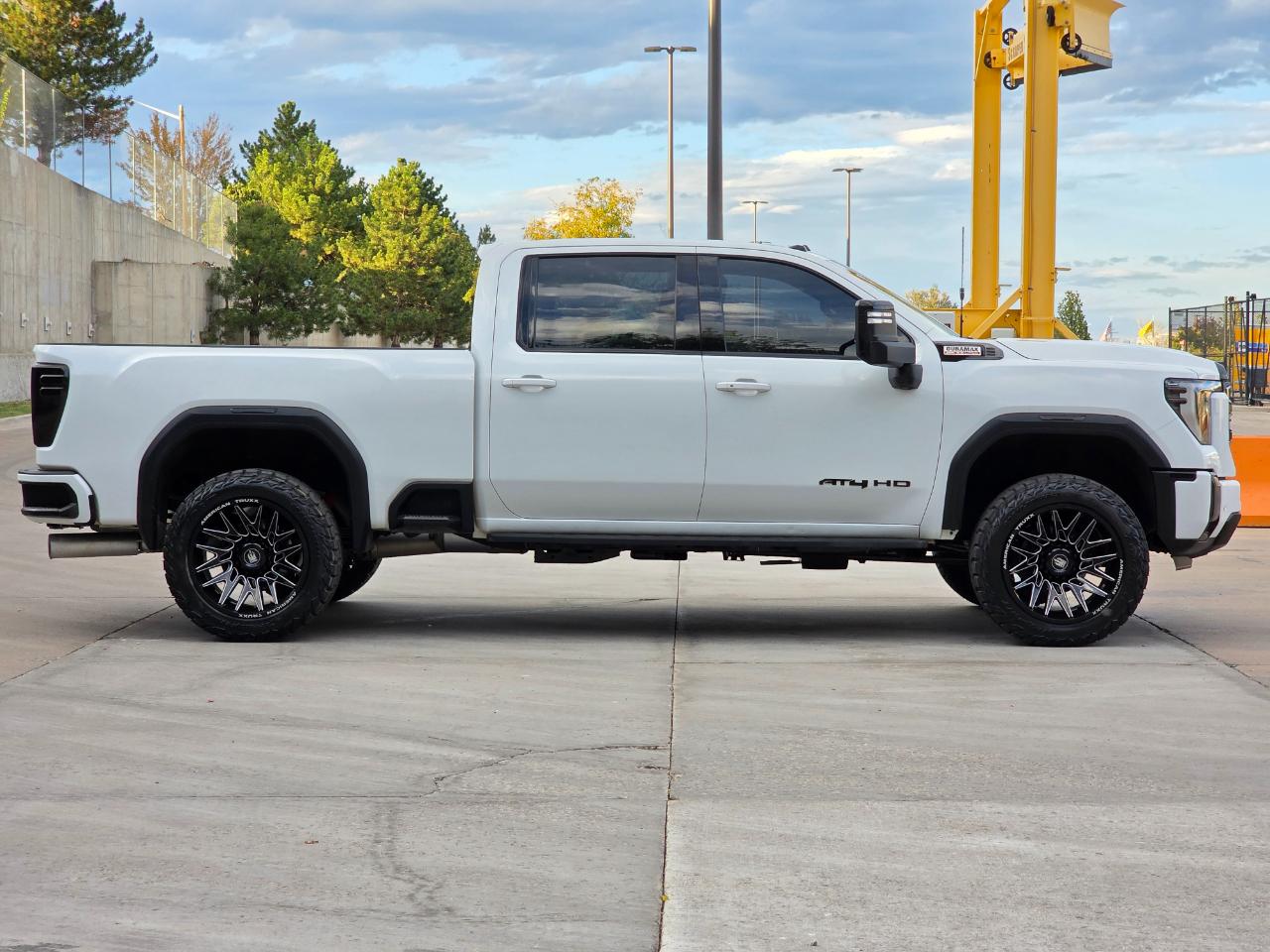 GMC Sierra 2500HD 4WD Crew Cab 159" AT4 2024