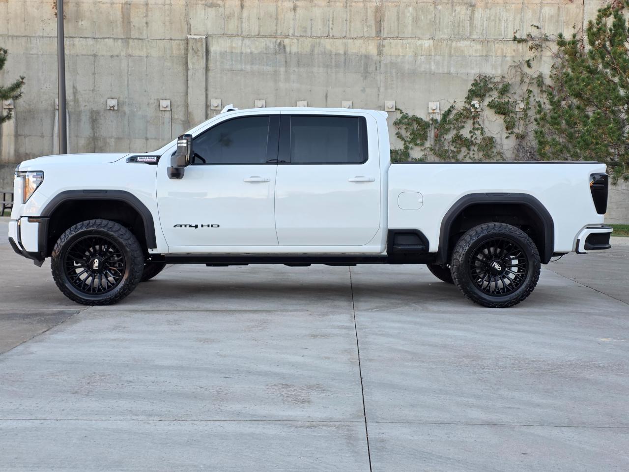 GMC Sierra 2500HD 4WD Crew Cab 159" AT4 2024