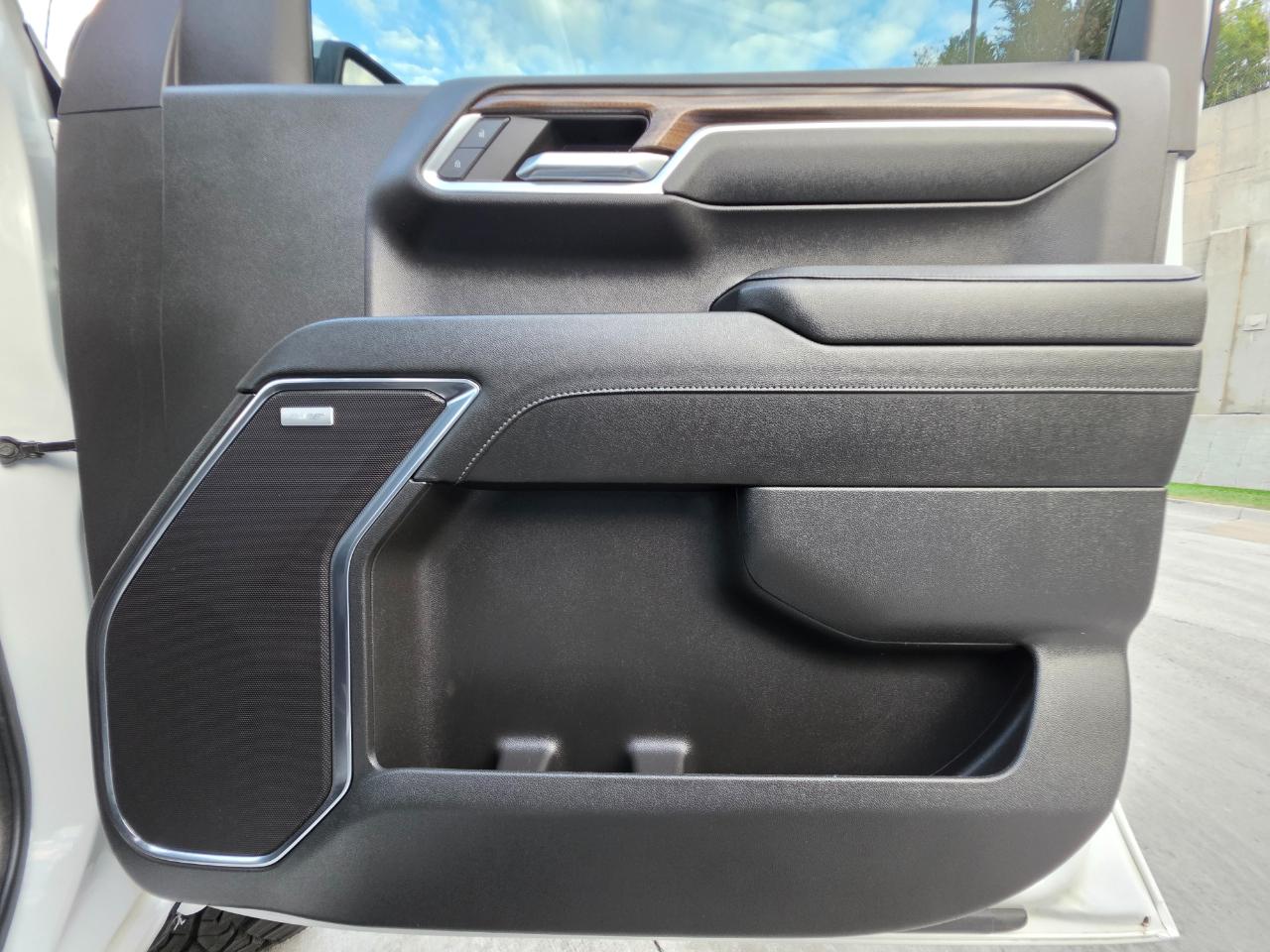 Chevrolet Silverado 1500 4WD Crew Cab 147" RST 2024