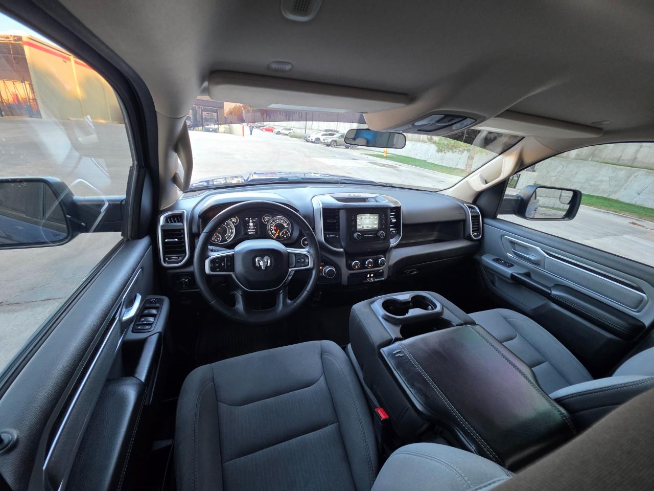 RAM 1500 Big Horn/Lone Star 4x4 Crew Cab 5'7" Box 2019