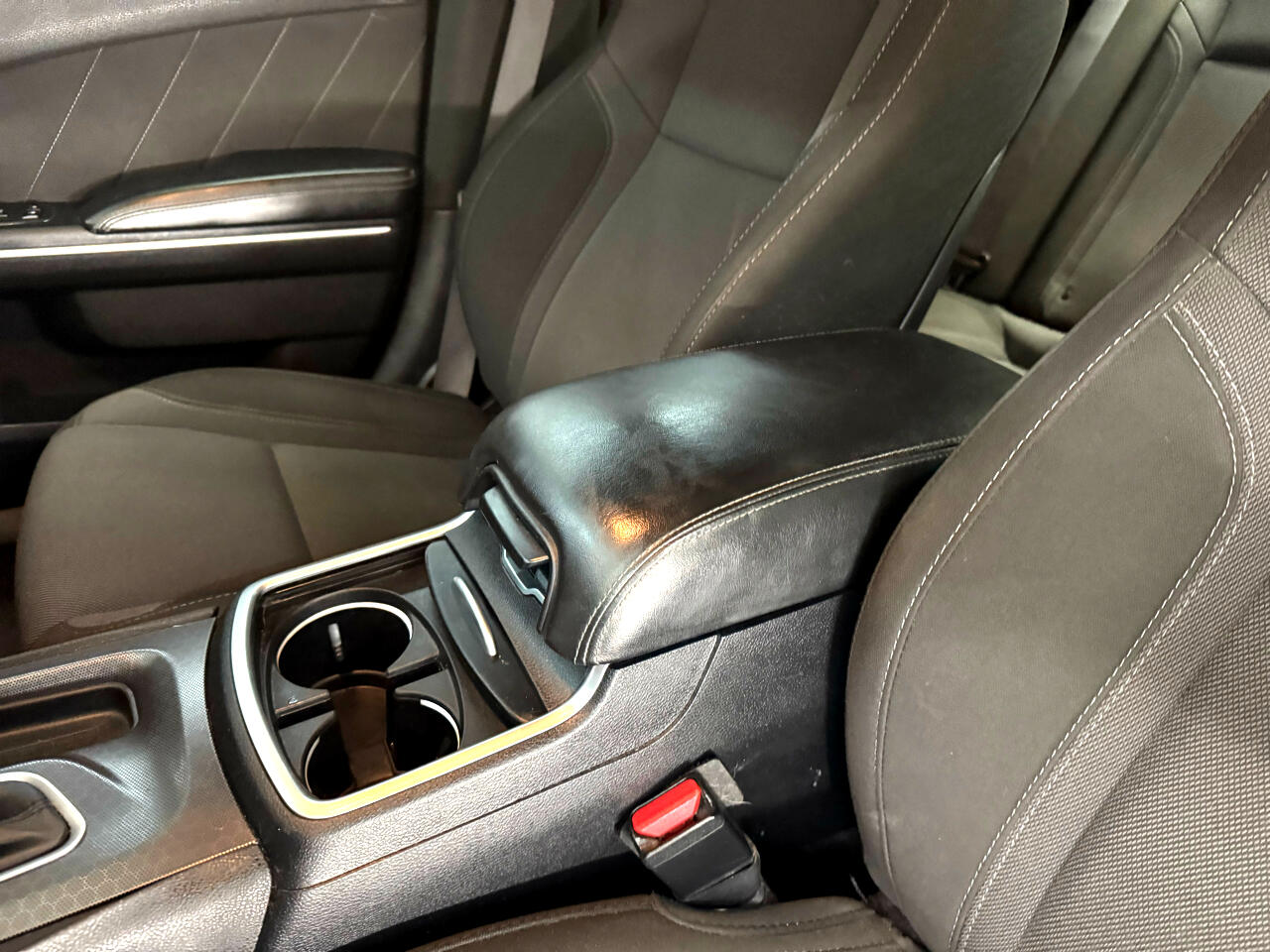 2018 Dodge Charger R/T photo 28