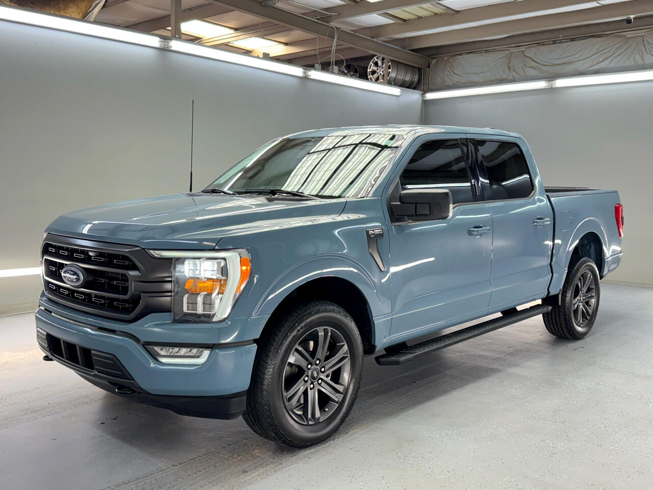 2023 Ford F-150 XLT photo 3
