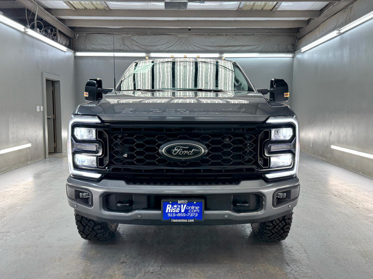 2025 Ford F-350 Lariat photo 2