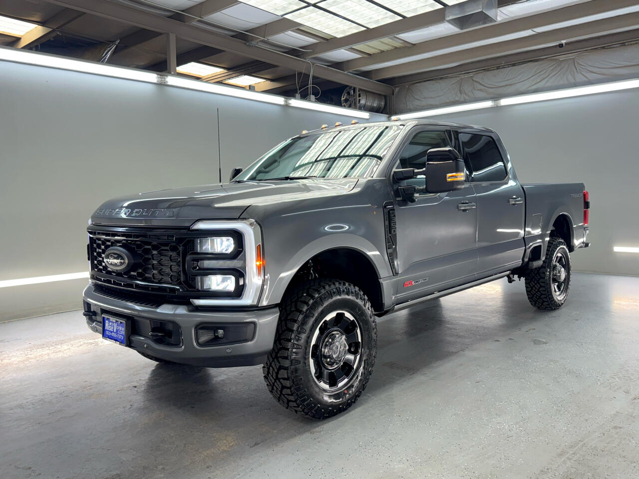 2025 Ford F-350 Lariat photo 3