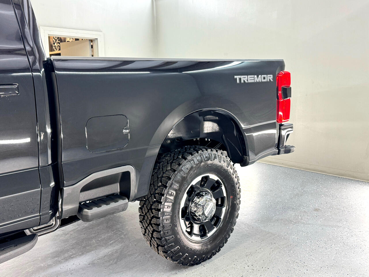 2025 Ford F-250 Lariat Tremor photo 8