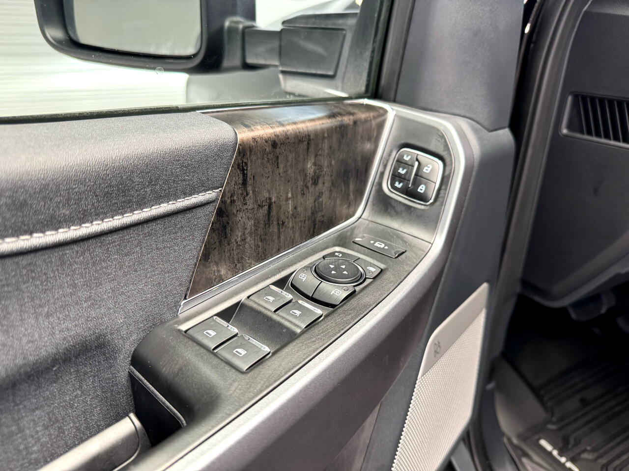 2025 Ford F-250 Lariat Tremor photo 29
