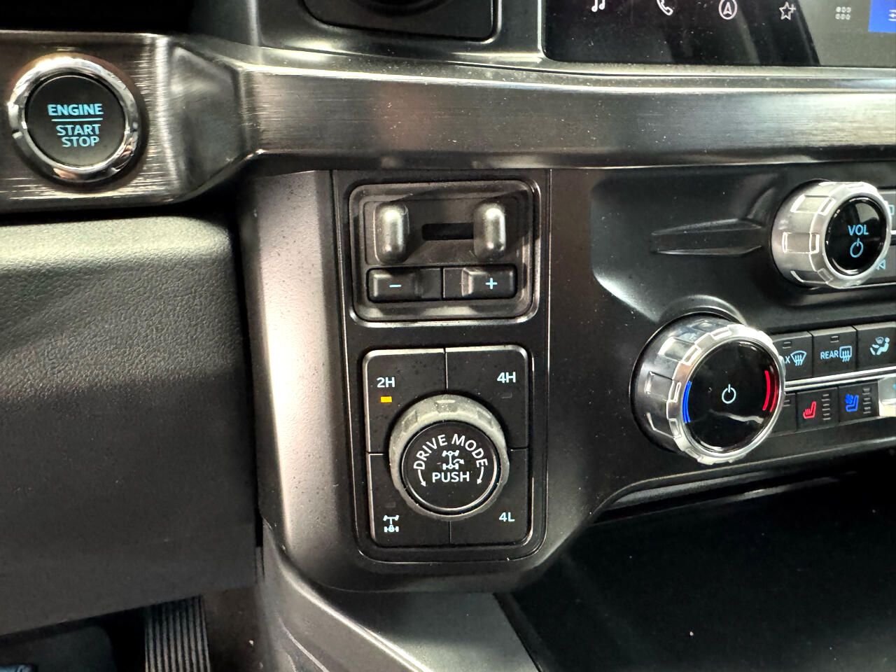 2025 Ford F-250 Lariat Tremor photo 38