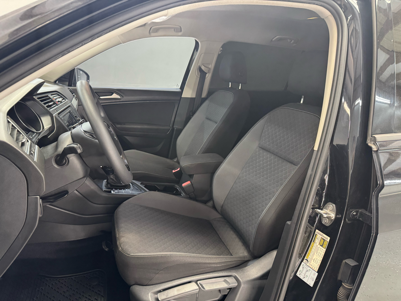 Volkswagen Tiguan S 2021 Volkswagen Tiguan S 2021