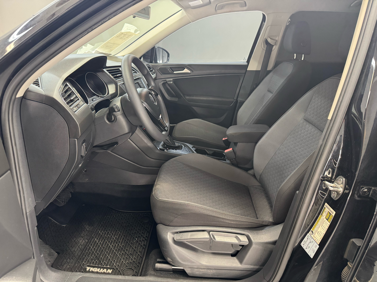 Volkswagen Tiguan S 2021 Volkswagen Tiguan S 2021