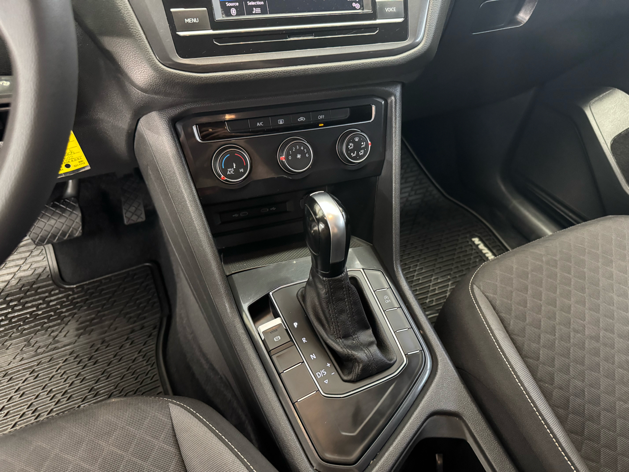 Volkswagen Tiguan S 2021 Volkswagen Tiguan S 2021