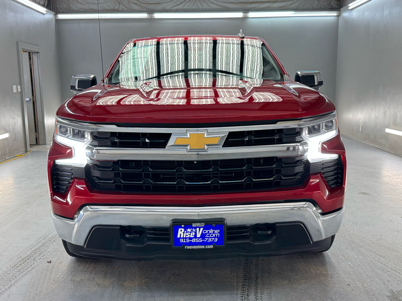 2022 Chevrolet Silverado 1500 LT photo 2