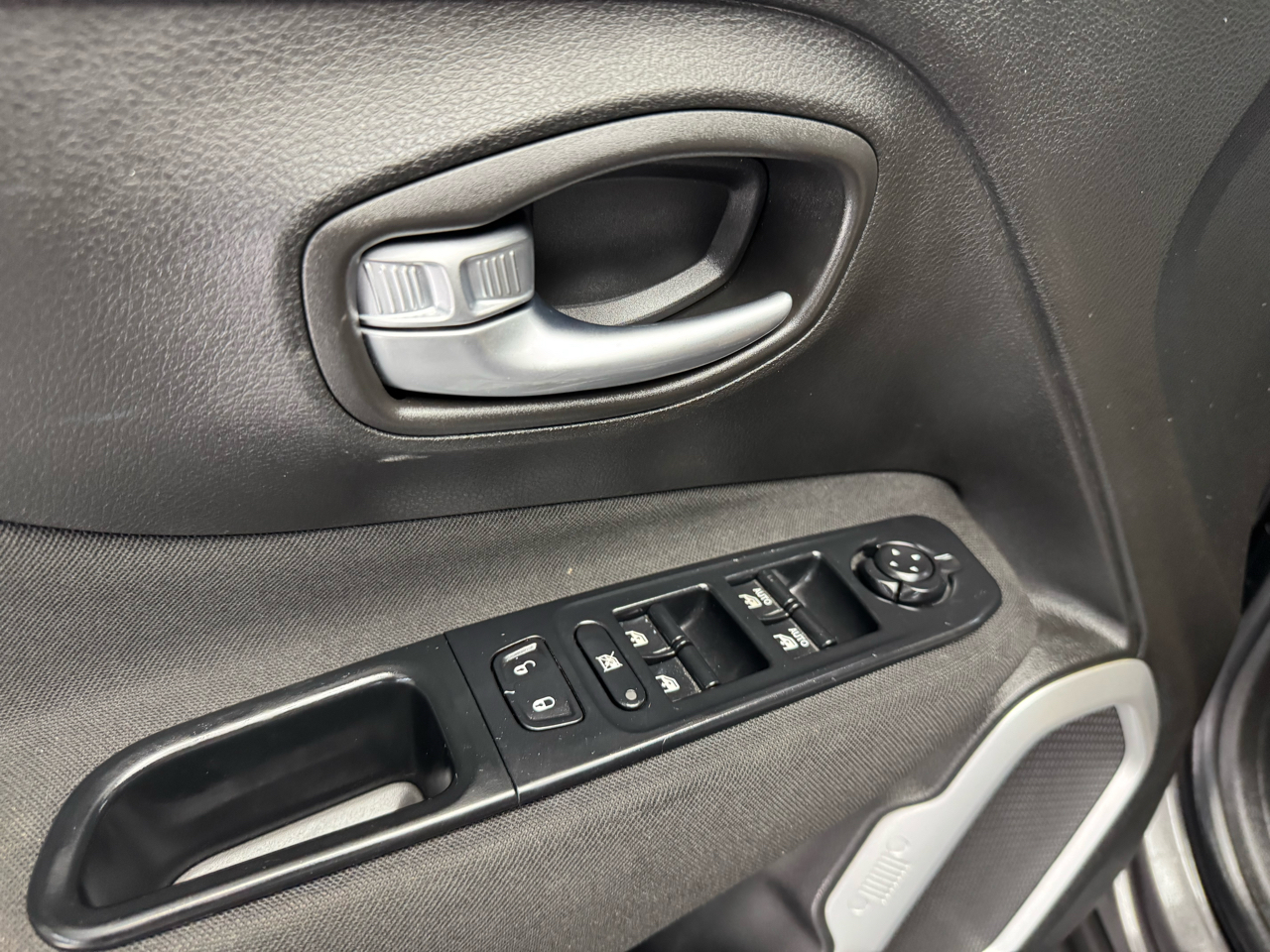 2018 Jeep Renegade Latitude North Edition photo 17