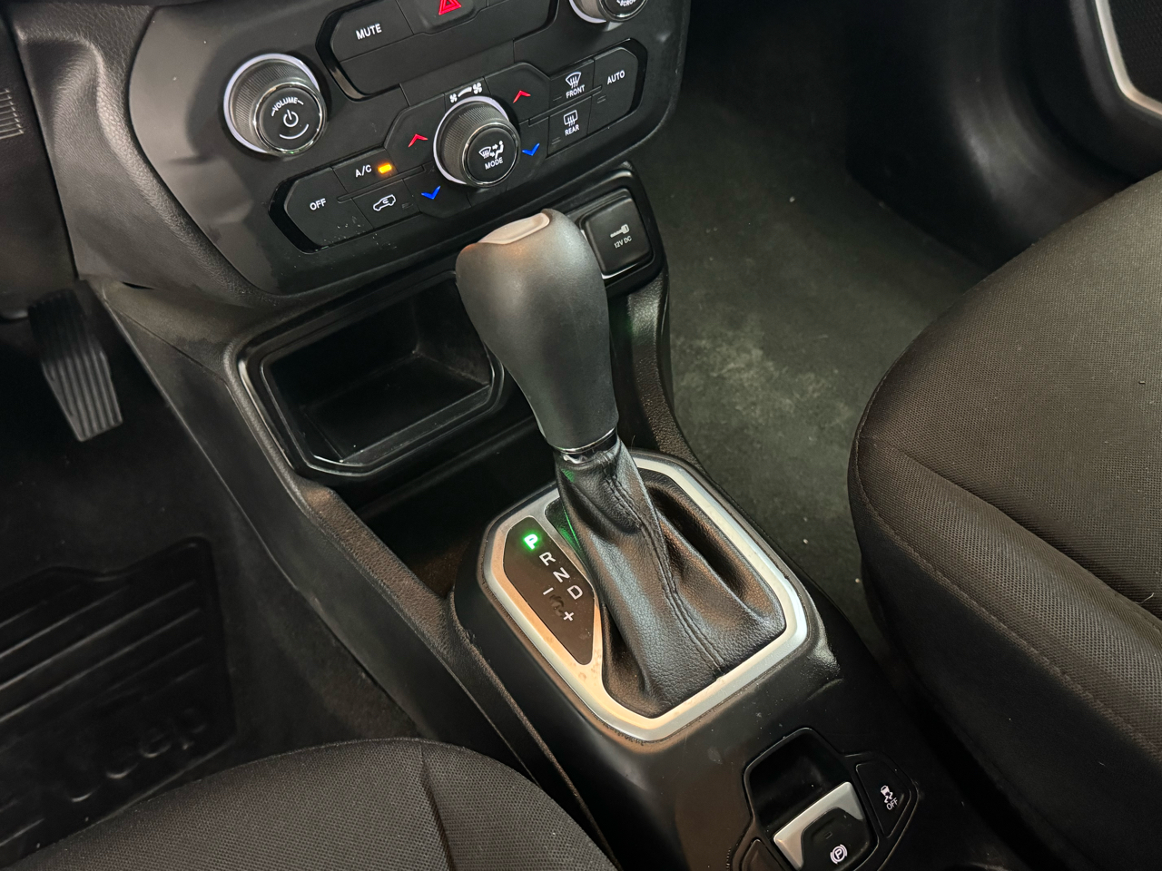 2018 Jeep Renegade Latitude North Edition photo 25
