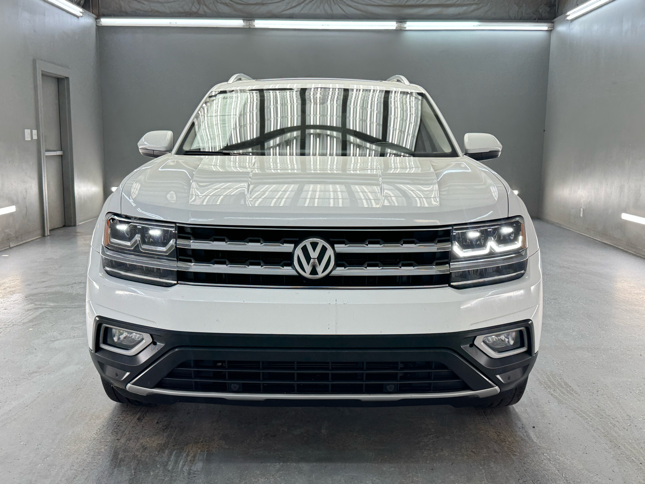 2018 Volkswagen Atlas V6 SEL photo 2