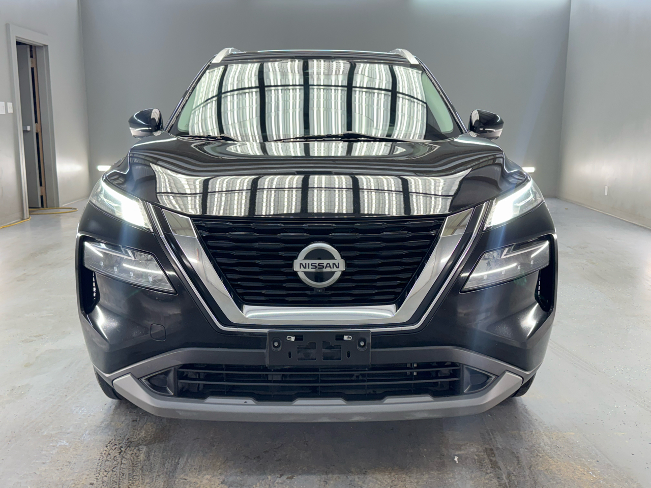 2021 Nissan Rogue SV photo 2