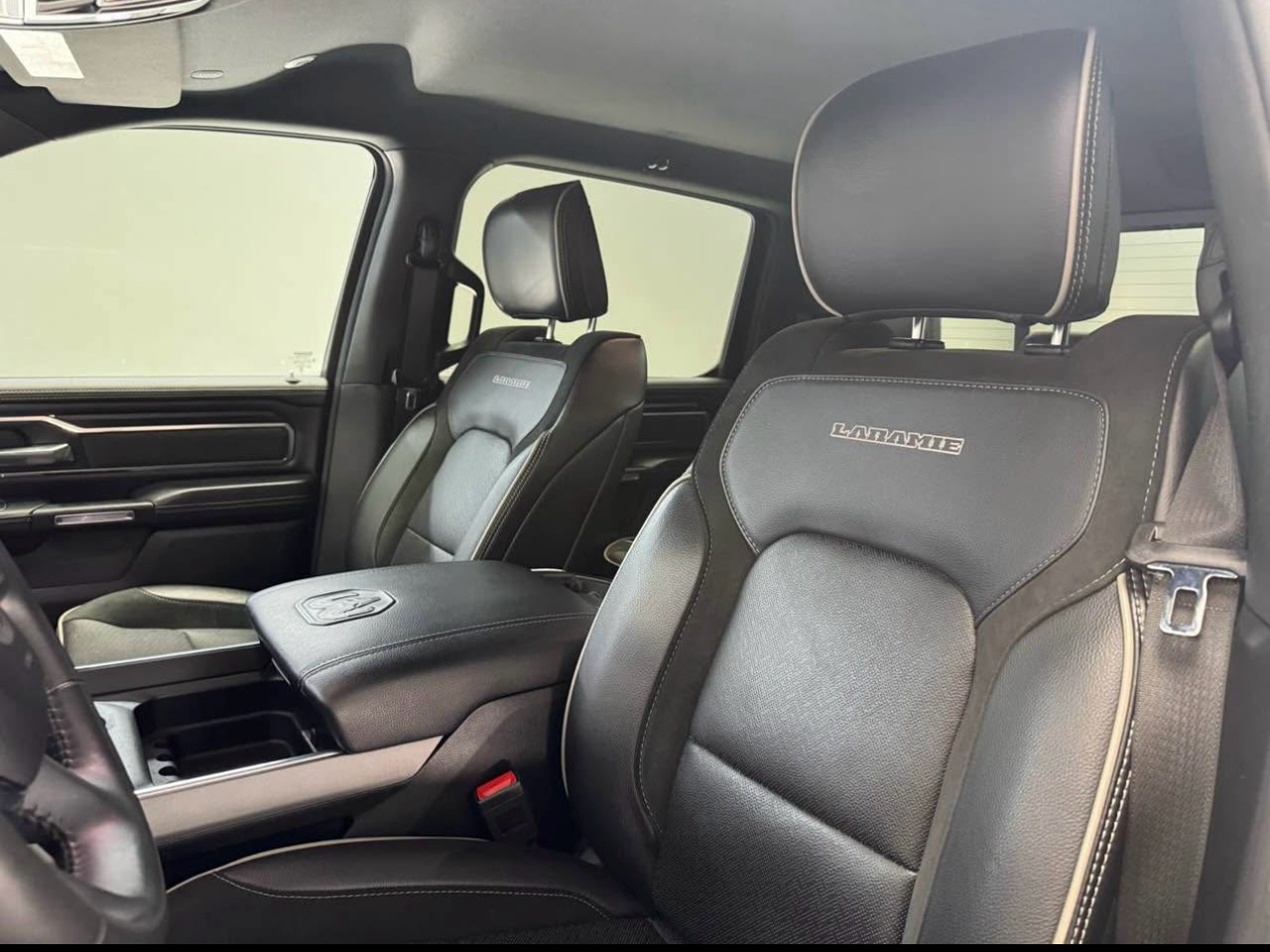 RAM 1500 Laramie Crew Cab SWB 4WD 2024