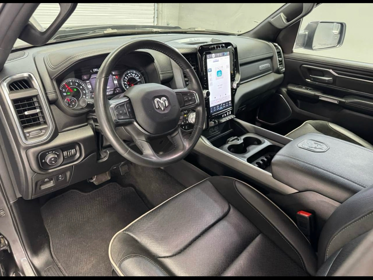 RAM 1500 Laramie Crew Cab SWB 4WD 2024