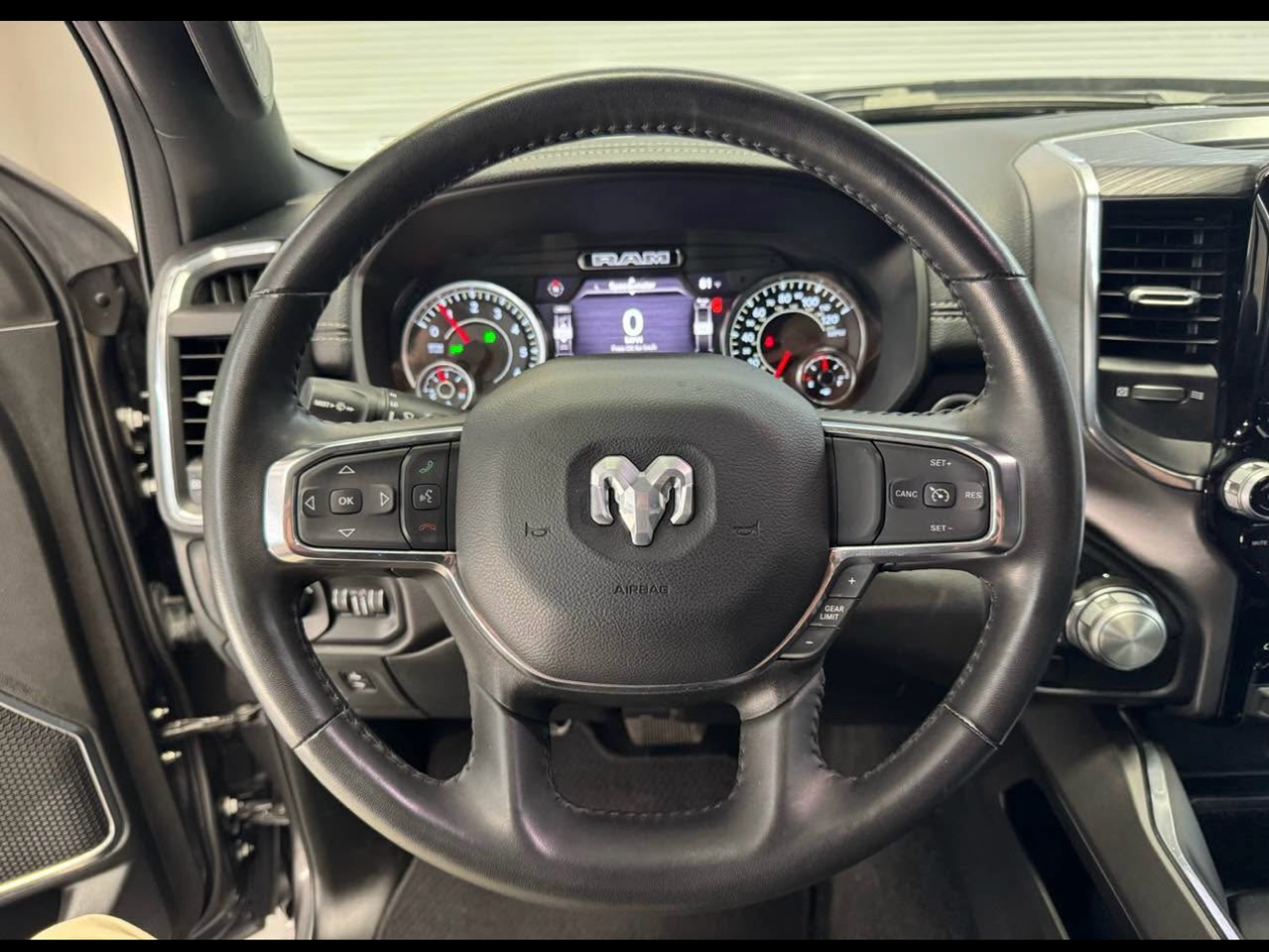 RAM 1500 Laramie Crew Cab SWB 4WD 2024