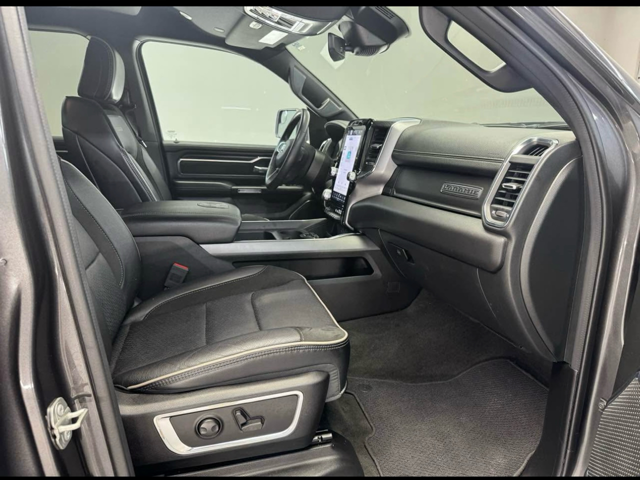 RAM 1500 Laramie Crew Cab SWB 4WD 2024