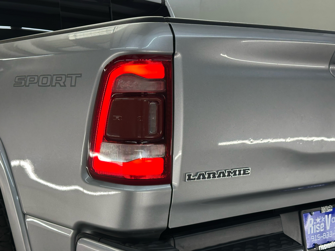 RAM 1500 Laramie Crew Cab SWB 4WD 2021