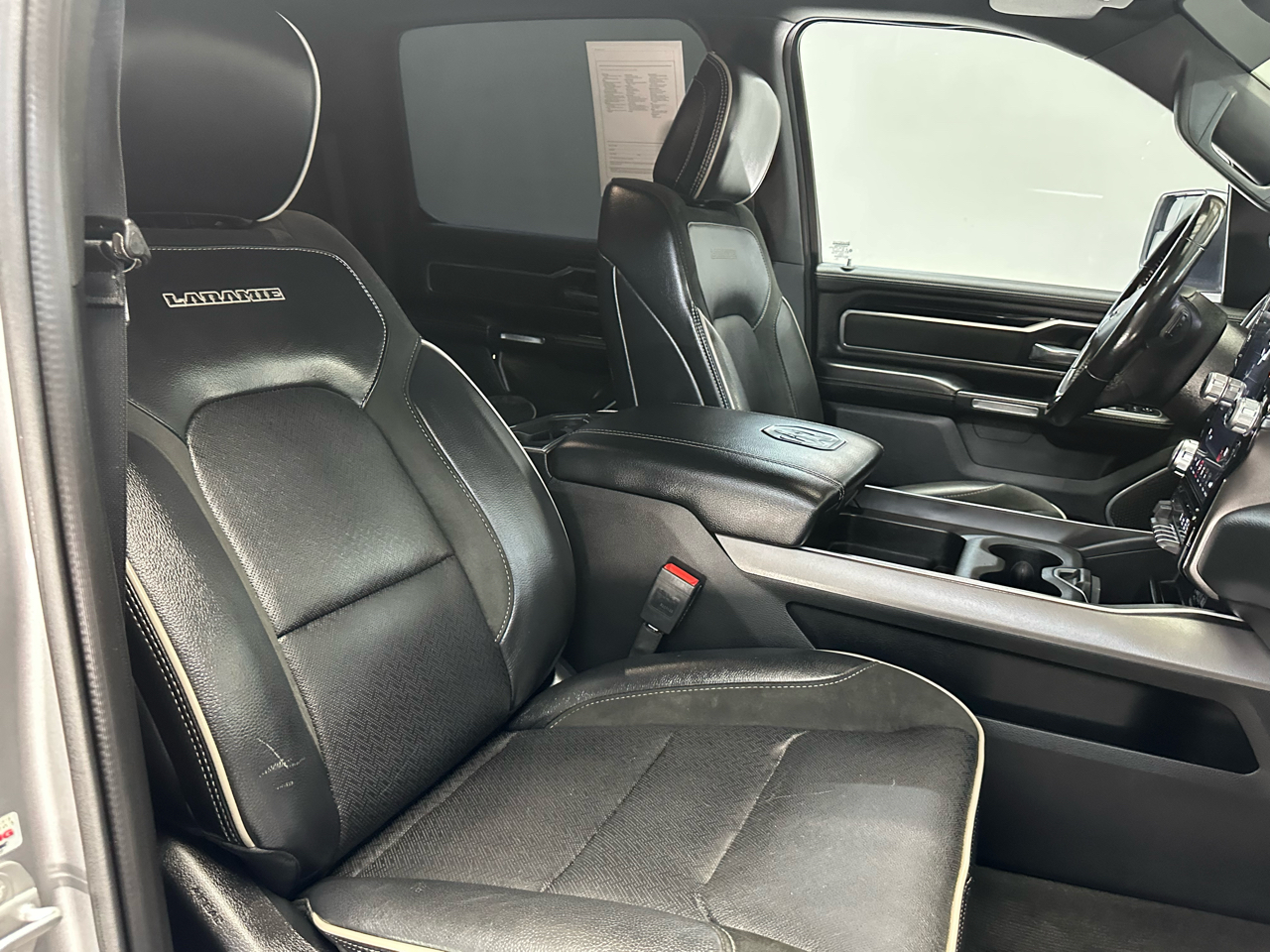 RAM 1500 Laramie Crew Cab SWB 4WD 2021