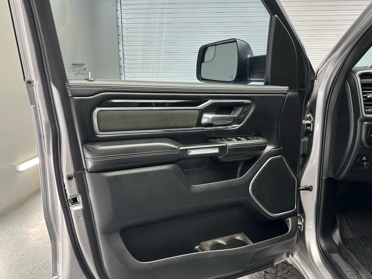 RAM 1500 Laramie Crew Cab SWB 4WD 2021