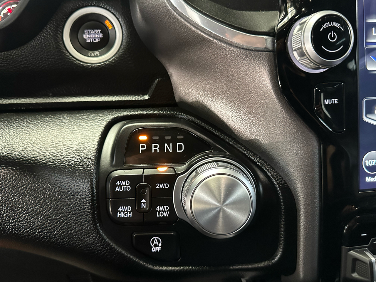 RAM 1500 Laramie Crew Cab SWB 4WD 2021