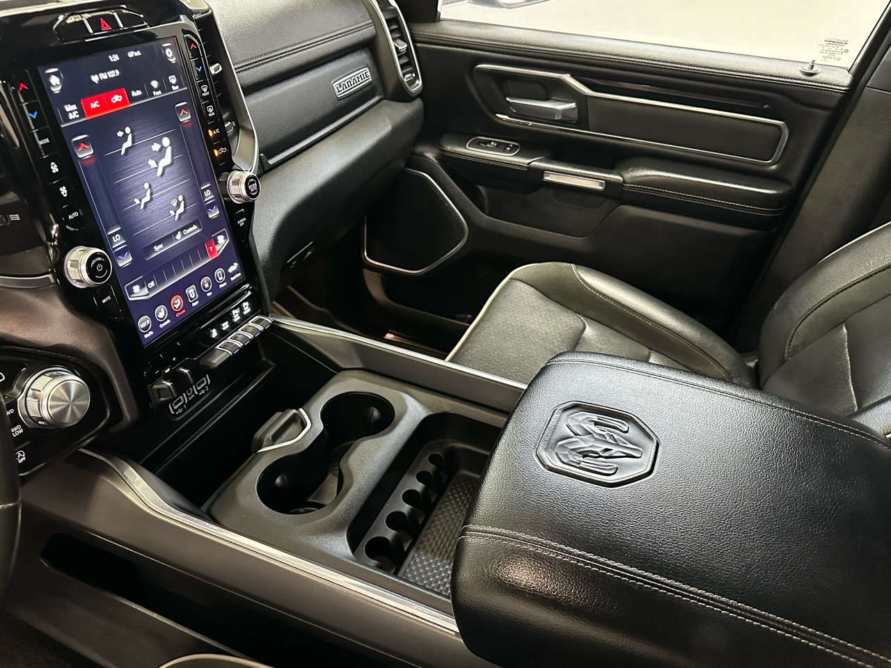 RAM 1500 Laramie Crew Cab SWB 4WD 2021